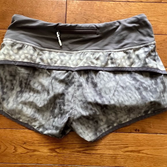 Lululemon shorts - Picture 3 of 4